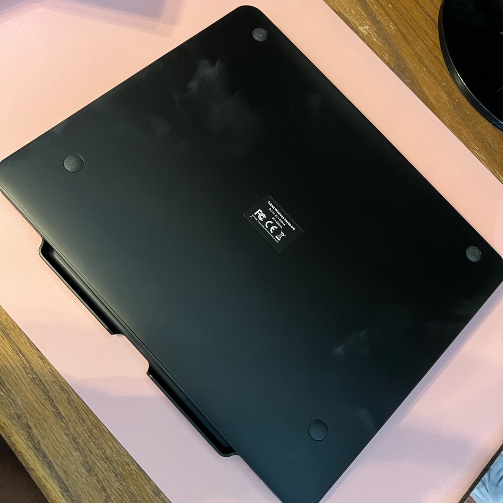 Wireless Keyboard for IPad Pro 12.9” - Picture 7 of 8